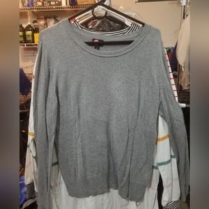 Gray Worthington crew neck sweater. Size L.